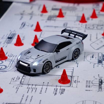 RC Mini Car Racing Drift – Model 1/24

Przeżyj emocje prawdziwego wyścigu w miniaturze! 🚗💨 Nasz RC Mini Car Racing Drift w skali 1/24 to idealny wybór dla małych i dużych fanów szybkiej jazdy.